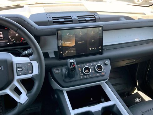 New 2025 Land Rover Defender 110 X-Dynamic SE image 6