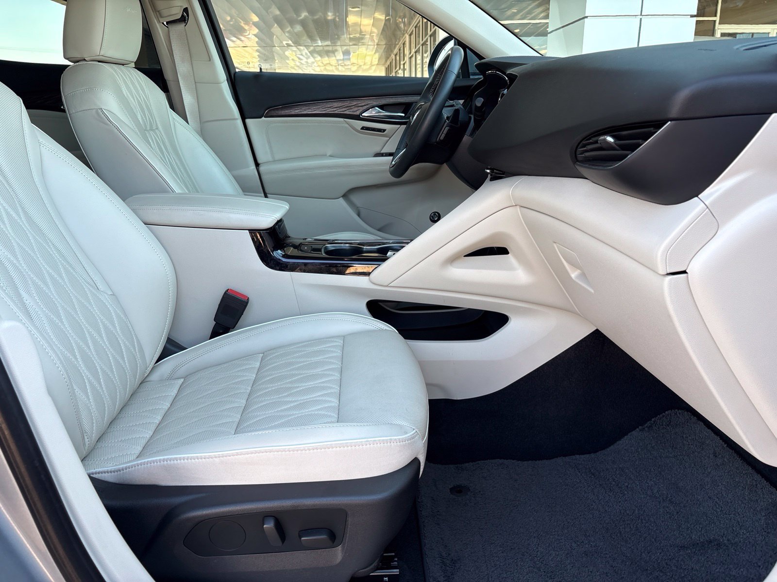 Used 2023 Buick Envision Avenir FWD image 24