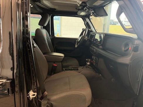 Used 2024 Jeep Wrangler Unlimited Rubicon image 37