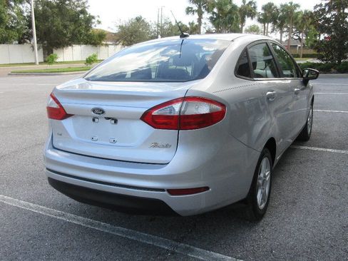 Used 2019 Ford Fiesta SE image 5