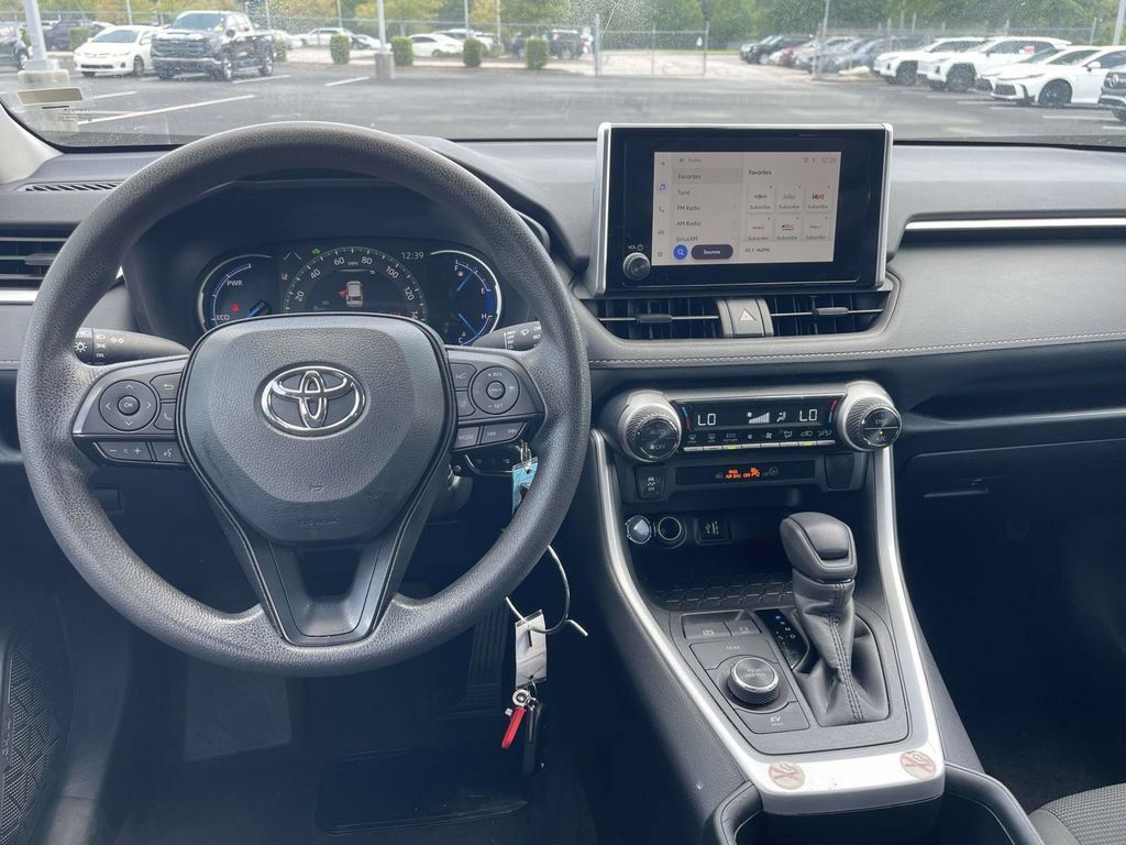 Used 2025 Toyota RAV4 LE AWD/4WD image 15