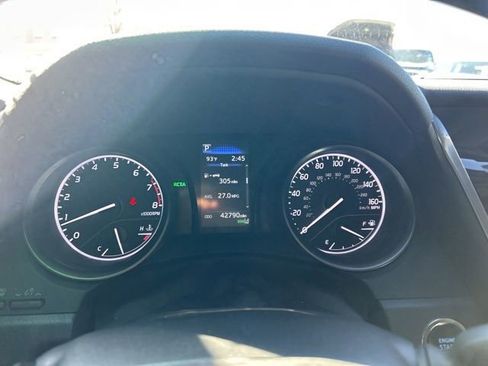 Used 2024 Toyota Camry SE w/ Convenience Package image 10