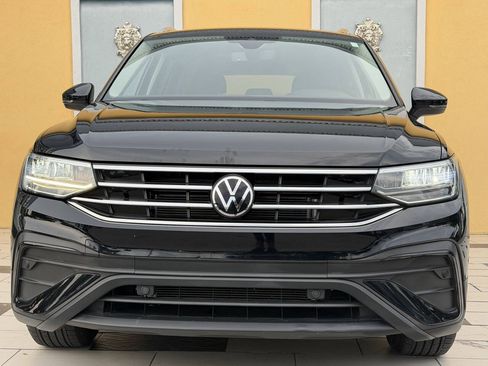 Used 2023 Volkswagen Tiguan SE FWD image 2