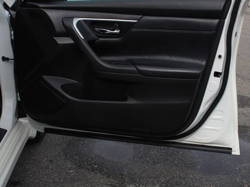 Used 2017 Nissan Altima 2.5 SR w/ Midnight Edition Package image 18