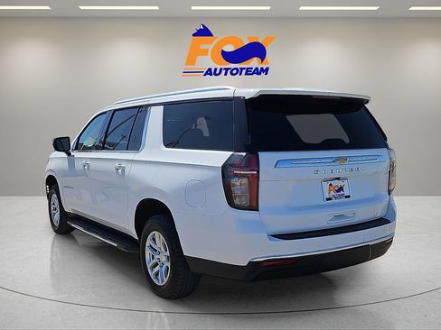 Used 2024 Chevrolet Suburban LT RWD image 3