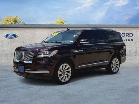 Used 2024 Lincoln Navigator Premiere AWD/4WD image 4