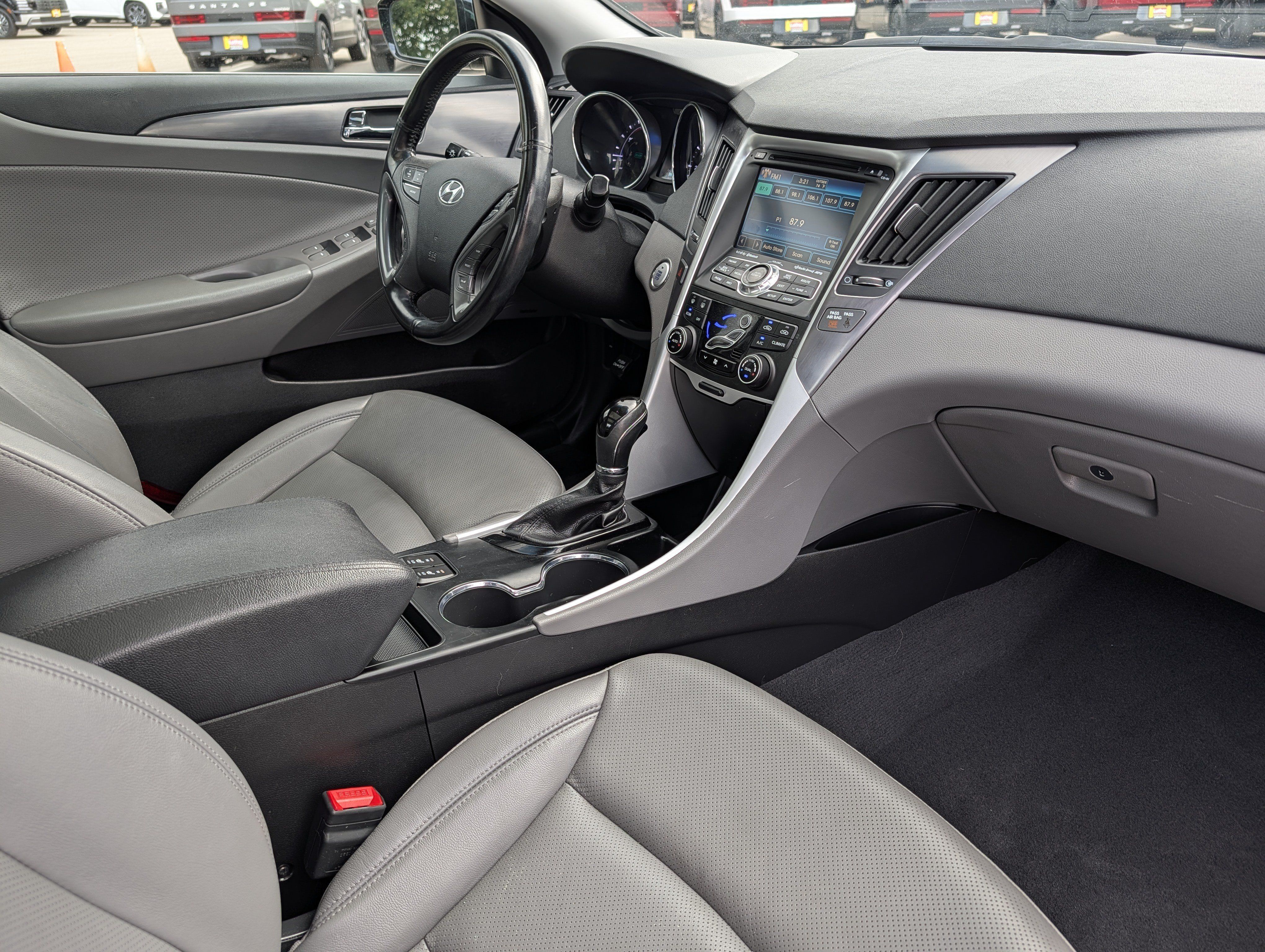 Used 2015 Hyundai Sonata Limited w/ Option Group 02 FWD image 19