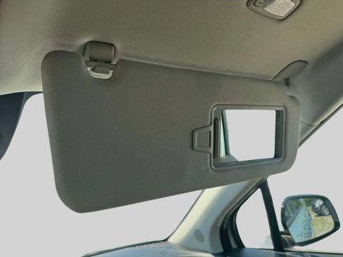 Used 2025 Kia Carnival EX FWD image 30