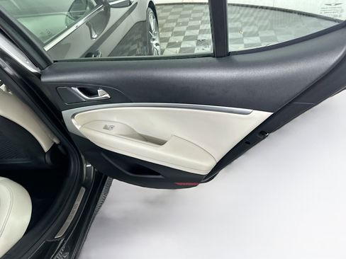 Used 2025 Genesis G70 2.5T image 29