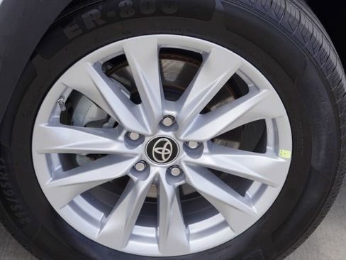 Used 2024 Toyota Corolla Cross LE AWD/4WD image 13