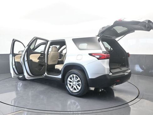 Used 2022 Chevrolet Traverse LS image 71