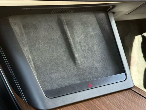 Used 2023 Tesla Model X image 9