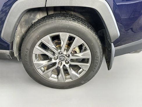 Used 2019 Toyota RAV4 XLE Premium FWD image 29