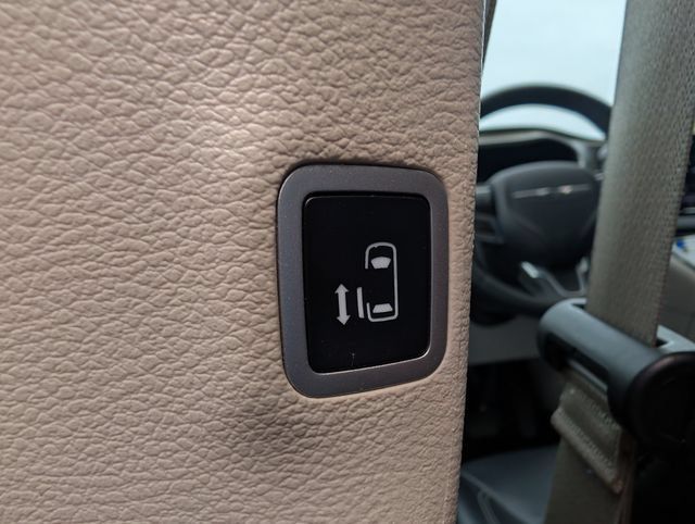 Used 2023 Chrysler Pacifica Touring-L FWD image 20