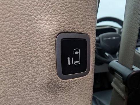 Used 2023 Chrysler Pacifica Touring-L FWD image 20