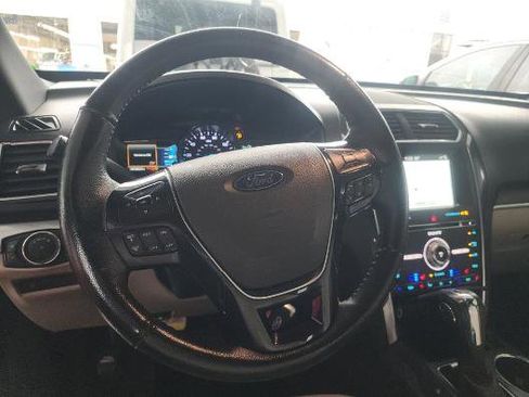 Used 2018 Ford Explorer Limited image 11