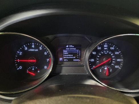 Used 2019 Kia Sedona LX FWD image 23