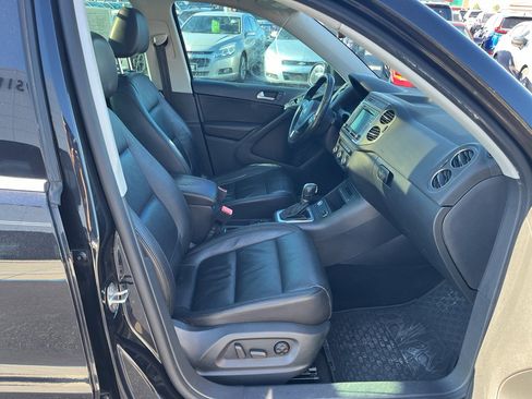 Used 2017 Volkswagen Tiguan Sport image 30