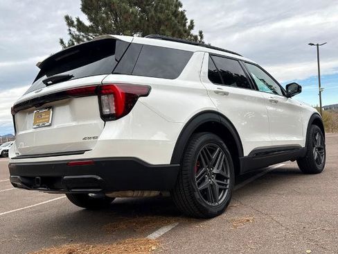 Certified 2025 Ford Explorer ST-Line w/ Premium Package image 7