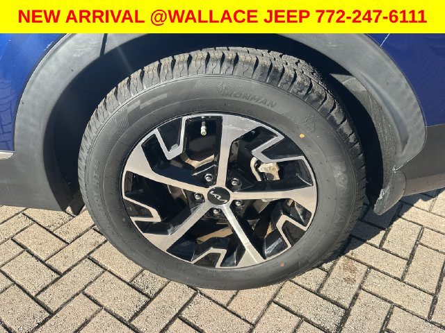 Used 2023 Kia Sportage EX FWD image 12