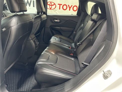 Used 2023 Jeep Cherokee Trailhawk AWD/4WD image 18