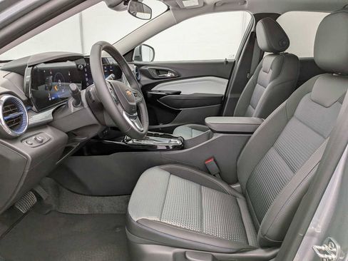New 2026 Chevrolet Trax LT w/ Sunroof Package FWD image 17