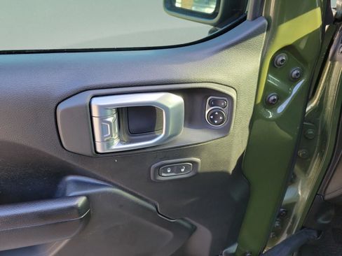 Used 2021 Jeep Gladiator Sport image 7