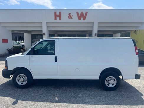 Used 2015 Chevrolet Express 2500 image 1