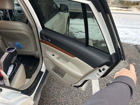 Used 2014 Subaru Outback 2.5i Limited w/ Moonroof Package image 19