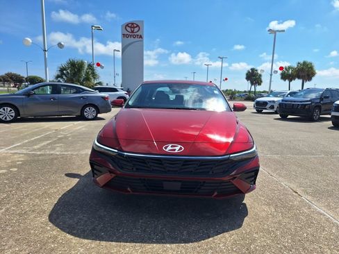 Used 2026 Hyundai Elantra Hybrid FWD image 2