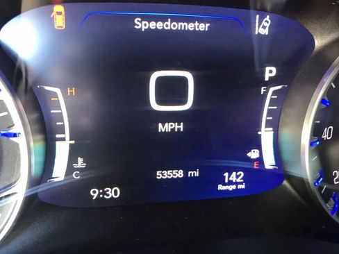 Used 2023 Chrysler Pacifica Limited FWD image 20