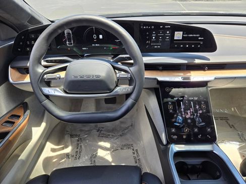 Used 2025 Lucid Air Touring AWD/4WD image 11