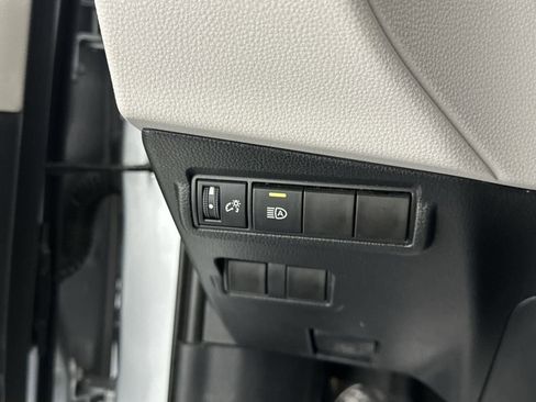 Used 2023 Toyota Corolla Cross L FWD image 18