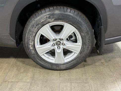 Used 2023 Toyota Highlander L image 17