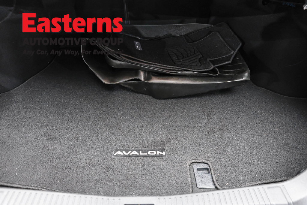 Used 2022 Toyota Avalon XLE w/ Moonroof Package FWD image 10