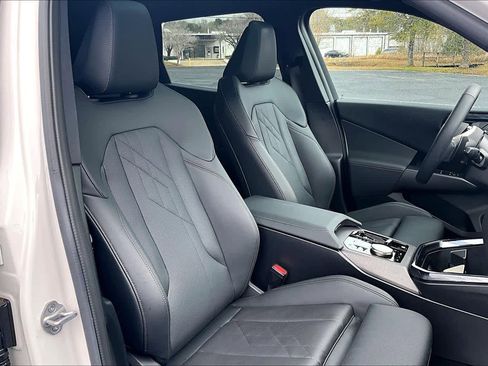 Certified 2025 BMW X3 xDrive30i image 9