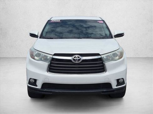 Used 2015 Toyota Highlander Plus FWD image 2
