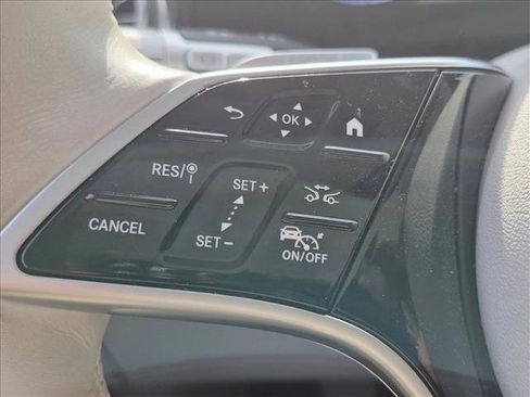 Used 2023 Mercedes-Benz EQS 580 4MATIC SUV image 14