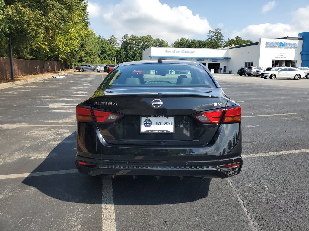 Used 2024 Nissan Altima 2.5 SV FWD image 6