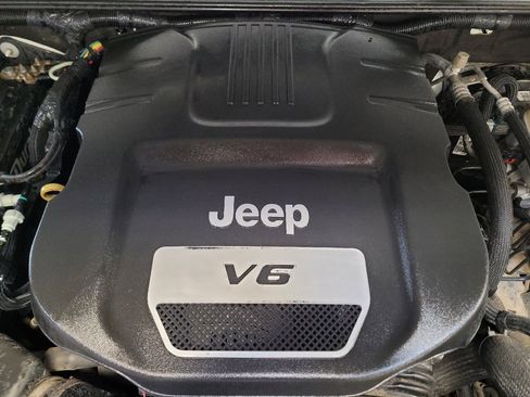 Used 2017 Jeep Wrangler Sport w/ Quick Order Package 24S AWD/4WD image 30