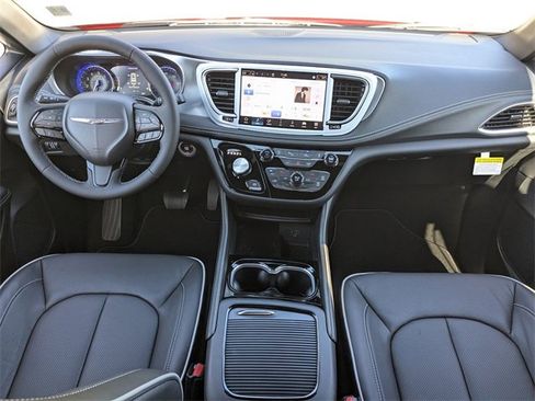 New 2026 Chrysler Pacifica Limited image 15