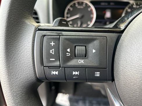 Used 2023 Nissan Rogue SV AWD/4WD image 18