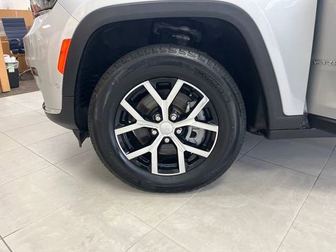 Used 2024 Jeep Grand Cherokee L Limited w/ Luxury Tech Group II image 30