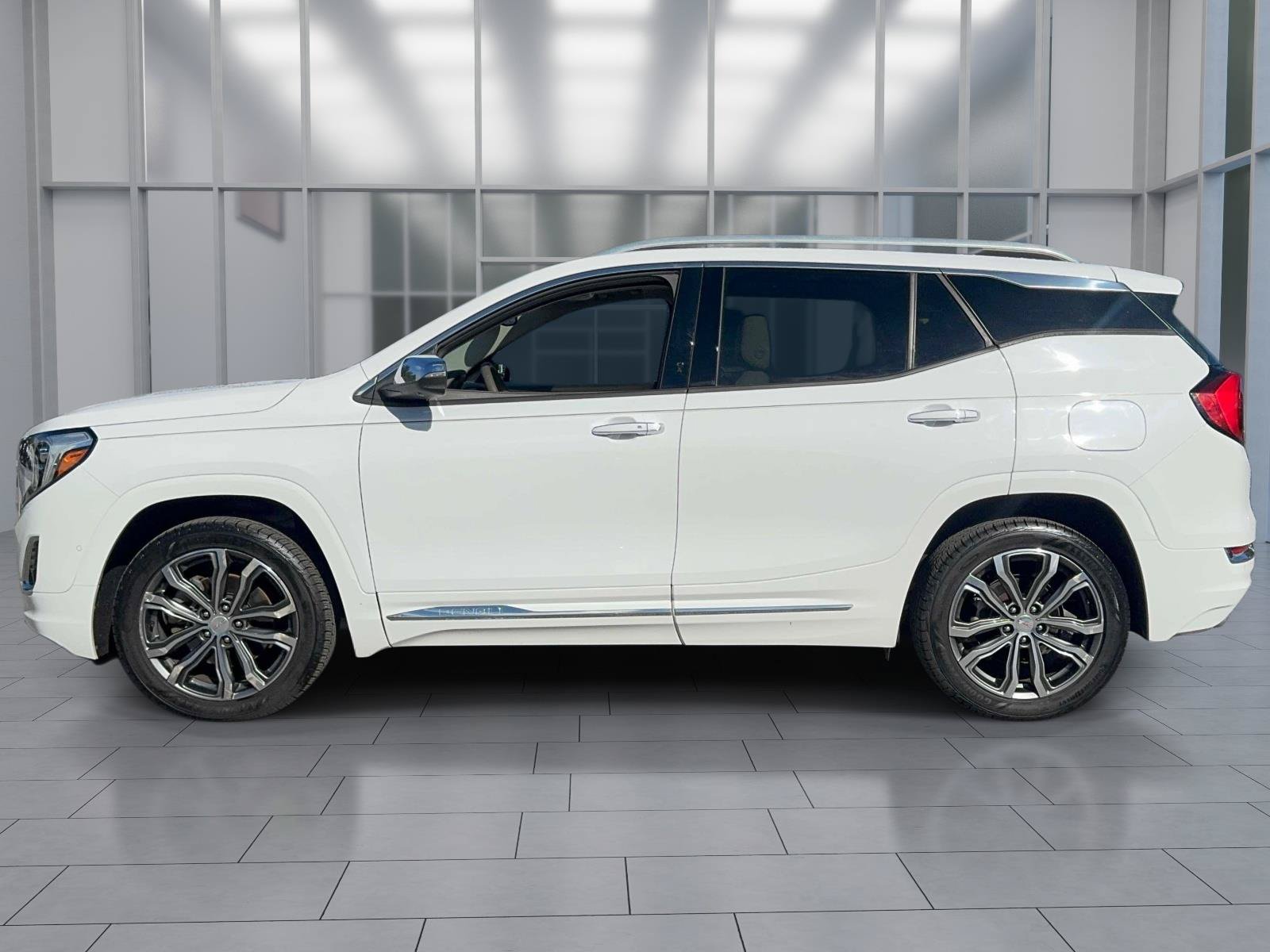Used 2019 GMC Terrain Denali w/ Advanced Safety Package AWD/4WD image 4