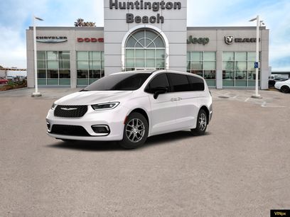 New 2026 Chrysler Pacifica Select