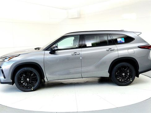 New 2026 Toyota Highlander XSE image 3