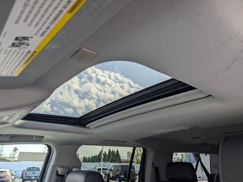 Used 2018 Chevrolet Suburban LT AWD/4WD image 15