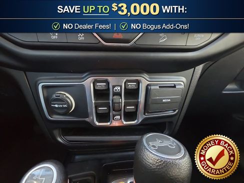 Used 2019 Jeep Wrangler Unlimited Sahara image 28