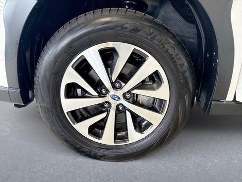 Used 2025 Subaru Outback Premium w/ Tech Package 1 AWD/4WD image 27
