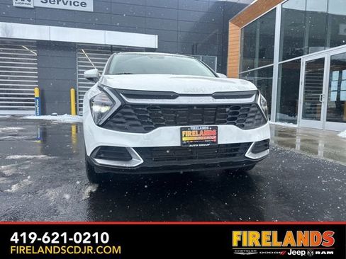 Used 2023 Kia Sportage LX image 2